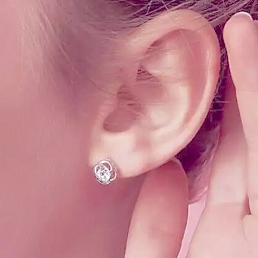 New Beautiful Sterling Silver White Sapphire Stud Earrings